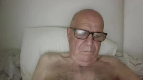Snapshot of oggi95 chatting on July 3, 6:42 am oggi95 online show from July 3, 6:42 am
