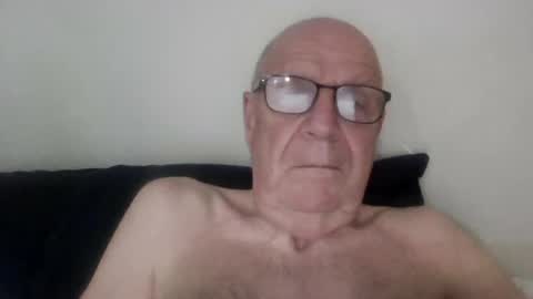 Snapshot of oggi95 chatting on July 10, 6:17 am oggi95 online show from July 10, 6:17 am