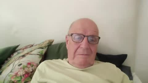 Snapshot of oggi95 chatting on July 15, 10:20 am oggi95 online show from July 15, 10:20 am