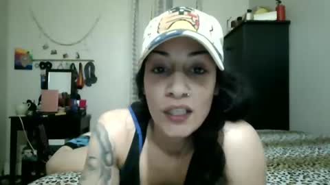 Snapshot of oglitcouple chatting on January 19, 4:33 am Lit en Cama online show from January 19, 4:33 am