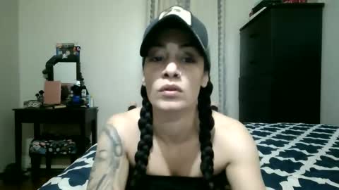 Snapshot of oglitcouple chatting on January 6, 5:00 am Lit en Cama online show from January 6, 5:00 am