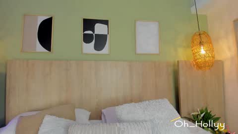 Snapshot of oh_hollyy chatting on December 4, 11:19 am Holly online show from December 4, 11:19 am