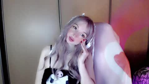 Snapshot of oh_pichuu chatting on May 18, 9:09 pm Milly online show from May 18, 9:09 pm