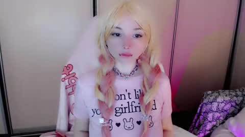 Snapshot of oh_pichuu chatting on June 20, 5:54 am Milly online show from June 20, 5:54 am