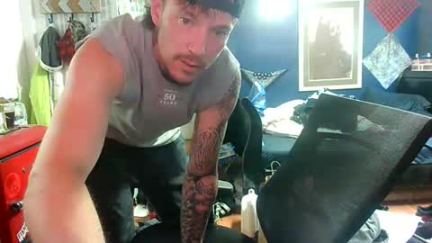 Snapshot of oh_you_know69 chatting on May 4, 6:48 pm who dares toss me some tips lets have fun online show from May 4, 6:48 pm