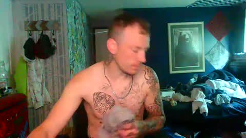 Snapshot of oh_you_know69 chatting on May 17, 2:24 pm who dares toss me some tips lets have fun online show from May 17, 2:24 pm