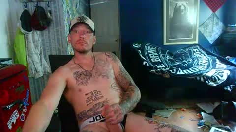 Snapshot of oh_you_know69 chatting on May 20, 7:20 pm who dares toss me some tips lets have fun online show from May 20, 7:20 pm