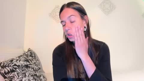 Snapshot of ohanna_ chatting on December 4, 10:30 pm ohanna_ online show from December 4, 10:30 pm