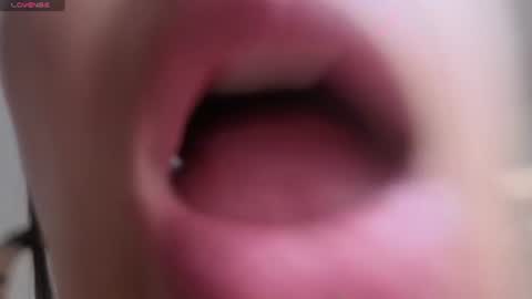 ohanna_ online show from July 20, 7:05 pm