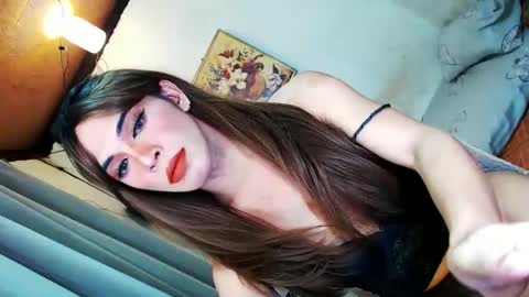 IM CHIE  DONT FORGET TO FOLLOW ME  MAKE ME SMILE HERE  THUMB UP FOR 25TOK  online show from January 6, 5:05 pm
