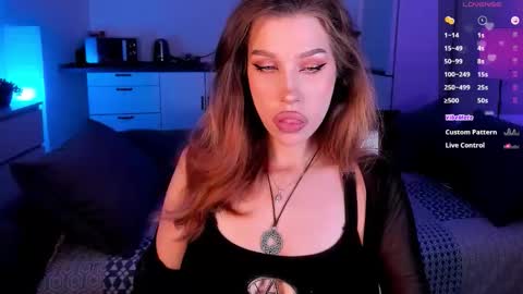 Snapshot of ohmymiami_ chatting on October 20, 6:30 pm Light  online show from October 20, 6:30 pm