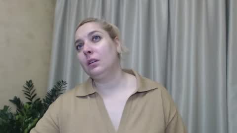 Snapshot of ohsweetiren chatting on December 11, 7:31 am Iren online show from December 11, 7:31 am