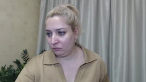 Snapshot of ohsweetiren chatting on December 11, 10:36 am Iren online show from December 11, 10:36 am