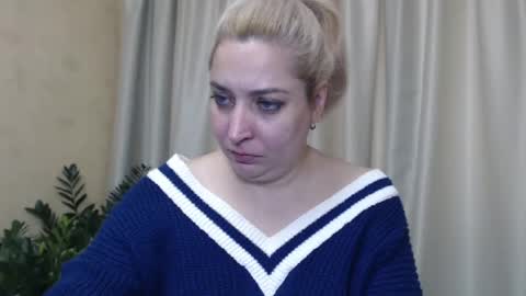 Snapshot of ohsweetiren chatting on December 13, 7:47 am Iren online show from December 13, 7:47 am