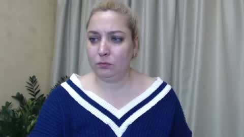 Snapshot of ohsweetiren chatting on December 13, 10:51 am Iren online show from December 13, 10:51 am