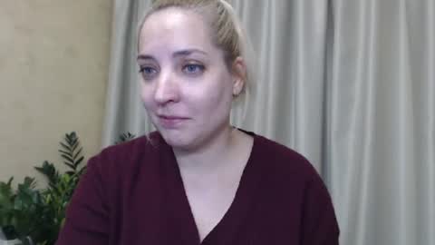 Snapshot of ohsweetiren chatting on December 13, 5:32 pm Iren online show from December 13, 5:32 pm