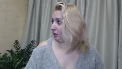 Snapshot of ohsweetiren chatting on December 17, 9:07 am Iren online show from December 17, 9:07 am