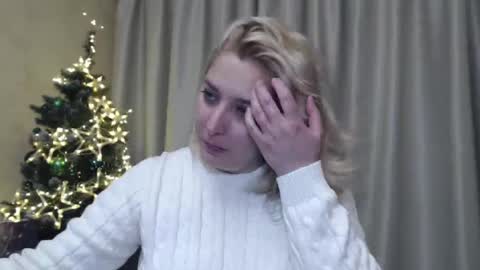 Snapshot of ohsweetiren chatting on December 23, 7:28 am Iren online show from December 23, 7:28 am