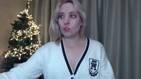 Snapshot of ohsweetiren chatting on December 31, 4:04 pm Iren online show from December 31, 4:04 pm