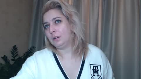 Snapshot of ohsweetiren chatting on January 12, 7:11 am Iren online show from January 12, 7:11 am