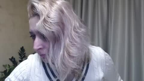 Snapshot of ohsweetiren chatting on January 18, 7:07 am Iren online show from January 18, 7:07 am