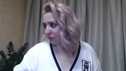 Snapshot of ohsweetiren chatting on January 26, 7:10 am Iren online show from January 26, 7:10 am