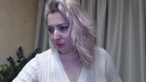 Snapshot of ohsweetiren chatting on February 1, 10:26 am Iren online show from February 1, 10:26 am