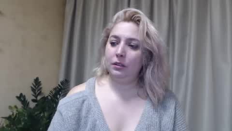 Snapshot of ohsweetiren chatting on February 4, 7:40 am Iren online show from February 4, 7:40 am