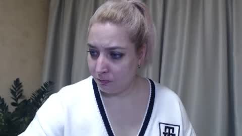 Snapshot of ohsweetiren chatting on February 5, 7:07 am Iren online show from February 5, 7:07 am