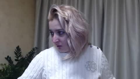 Snapshot of ohsweetiren chatting on February 9, 6:43 am Iren online show from February 9, 6:43 am