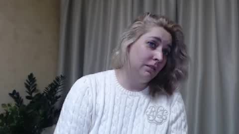 Snapshot of ohsweetiren chatting on February 9, 9:47 am Iren online show from February 9, 9:47 am