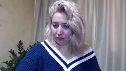 Snapshot of ohsweetiren chatting on February 11, 7:23 am Iren online show from February 11, 7:23 am