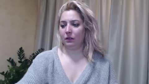 Snapshot of ohsweetiren chatting on February 13, 7:03 am Iren online show from February 13, 7:03 am