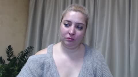 Snapshot of ohsweetiren chatting on February 15, 7:16 am Iren online show from February 15, 7:16 am