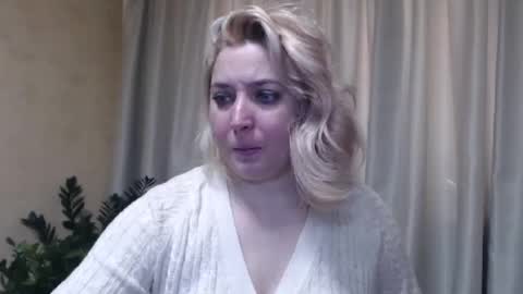 Snapshot of ohsweetiren chatting on February 18, 7:21 am Iren online show from February 18, 7:21 am