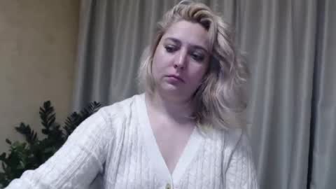 Snapshot of ohsweetiren chatting on February 18, 10:27 am Iren online show from February 18, 10:27 am