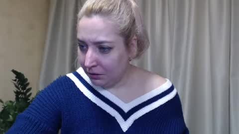 Snapshot of ohsweetiren chatting on February 22, 7:23 am Iren online show from February 22, 7:23 am