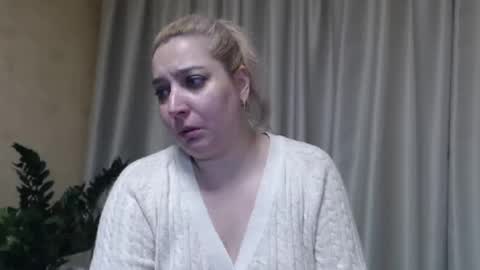 Snapshot of ohsweetiren chatting on February 23, 10:17 am Iren online show from February 23, 10:17 am