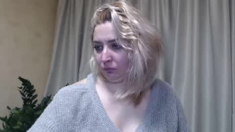 Snapshot of ohsweetiren chatting on February 25, 6:36 am Iren online show from February 25, 6:36 am