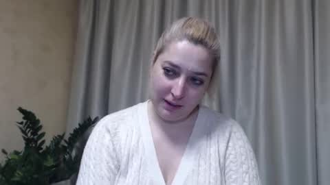 Snapshot of ohsweetiren chatting on March 2, 7:21 am Iren online show from March 2, 7:21 am