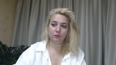 Snapshot of ohsweetiren chatting on September 17, 5:42 am Iren online show from September 17, 5:42 am