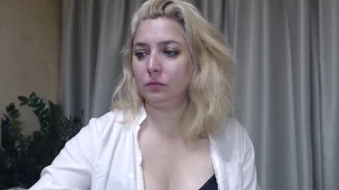 Snapshot of ohsweetiren chatting on September 25, 5:00 am Iren online show from September 25, 5:00 am