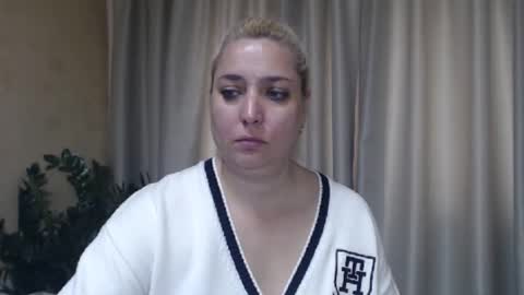 Snapshot of ohsweetiren chatting on September 26, 7:12 am Iren online show from September 26, 7:12 am