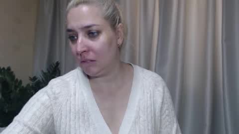 Snapshot of ohsweetiren chatting on October 4, 6:11 am Iren online show from October 4, 6:11 am