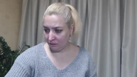 Snapshot of ohsweetiren chatting on October 28, 7:23 am Iren online show from October 28, 7:23 am