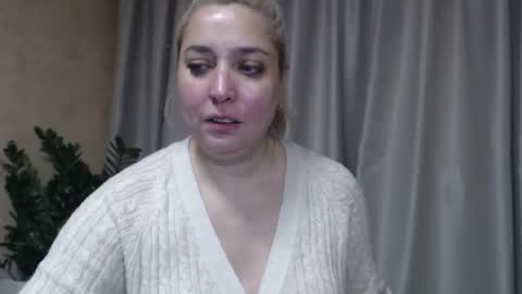 Snapshot of ohsweetiren chatting on November 14, 8:35 am Iren online show from November 14, 8:35 am