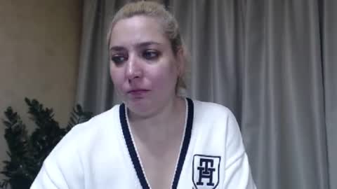 Snapshot of ohsweetiren chatting on November 16, 7:25 am Iren online show from November 16, 7:25 am