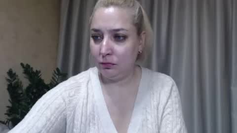 Snapshot of ohsweetiren chatting on November 21, 8:57 am Iren online show from November 21, 8:57 am