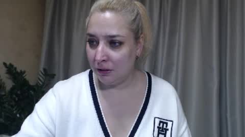 Snapshot of ohsweetiren chatting on November 22, 8:46 am Iren online show from November 22, 8:46 am