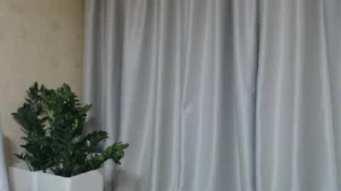 Snapshot of ohsweetmari chatting on May 30, 5:43 pm Mari online show from May 30, 5:43 pm